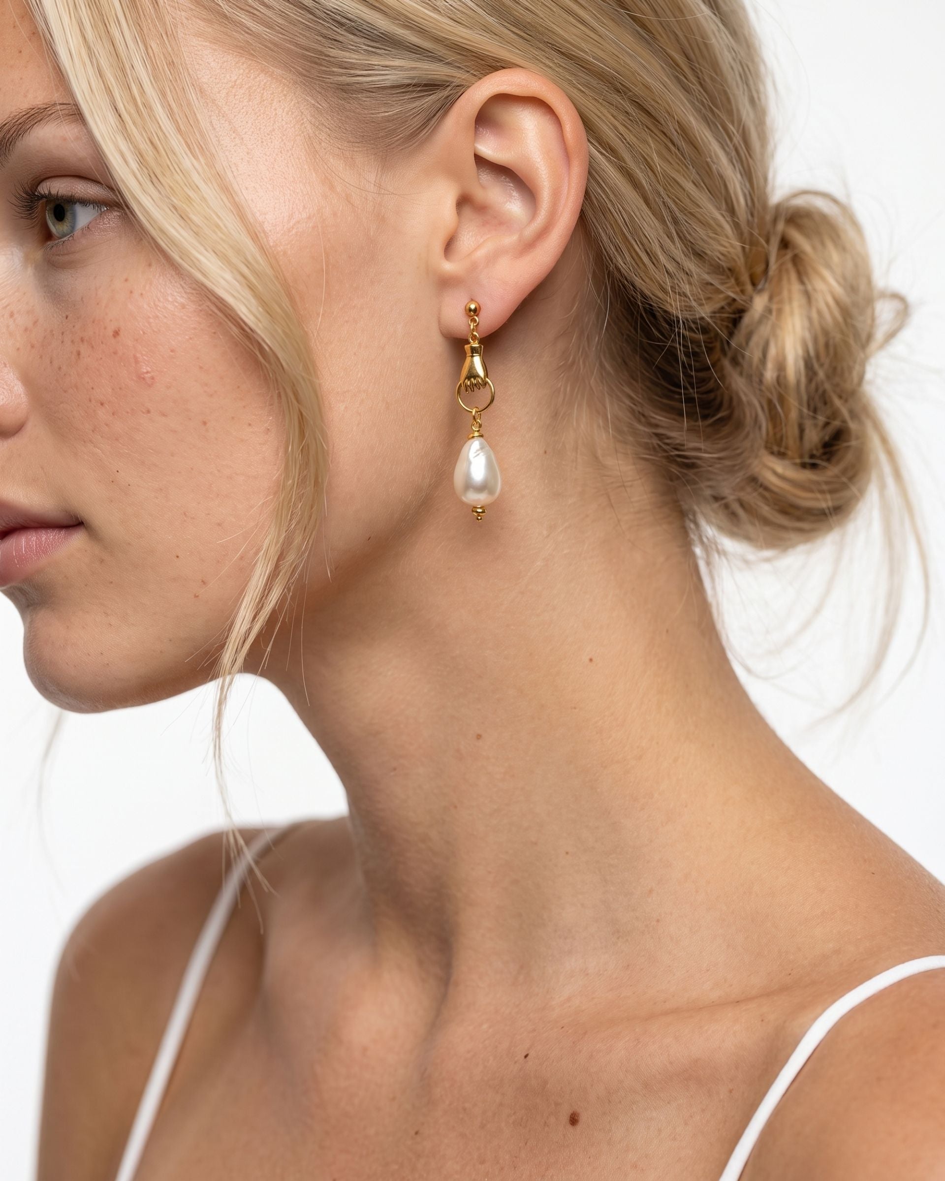 HAND OF LOVE PEARL EARRINGS