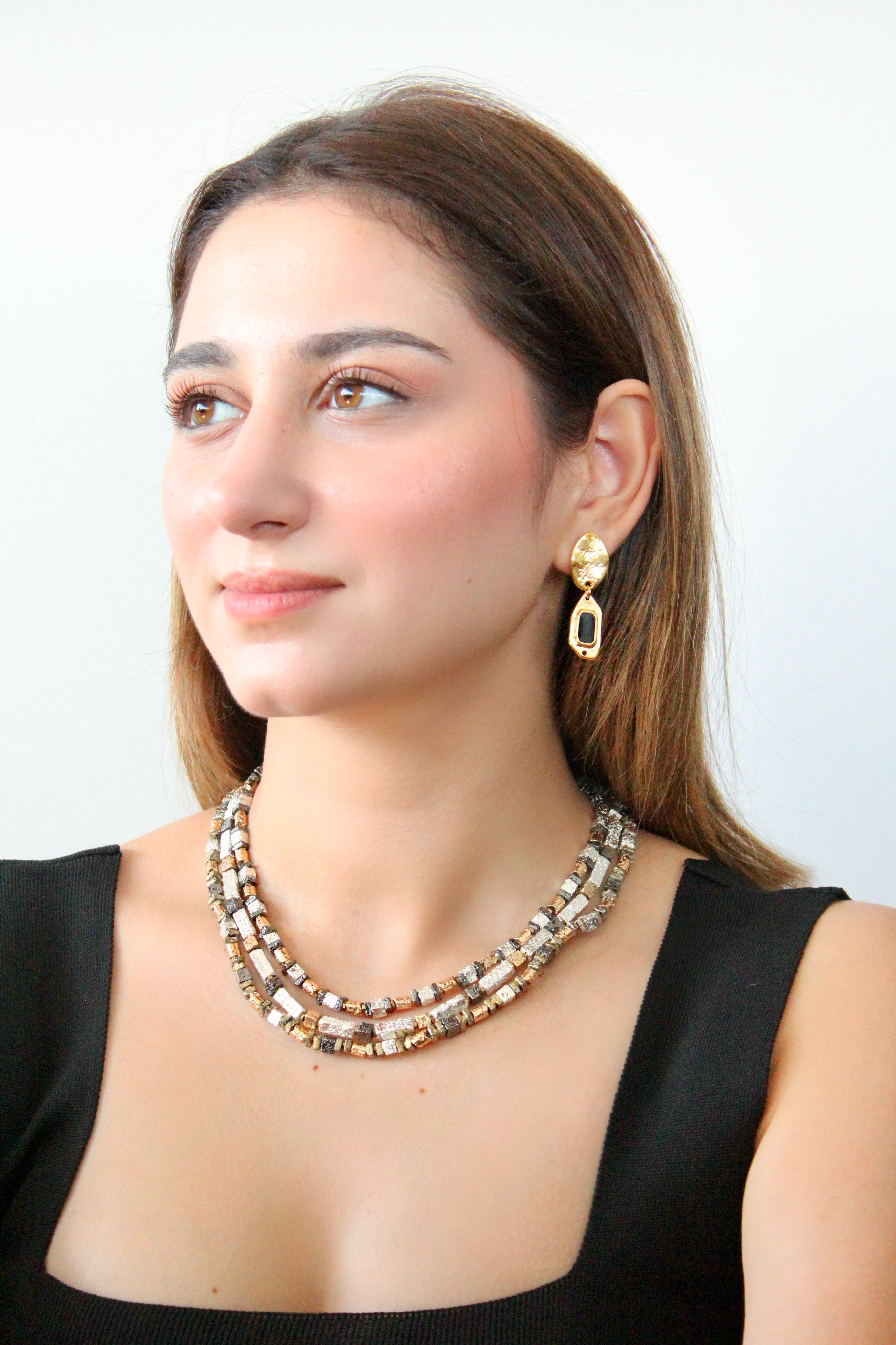 GOLDEN BRICKET KOLYE