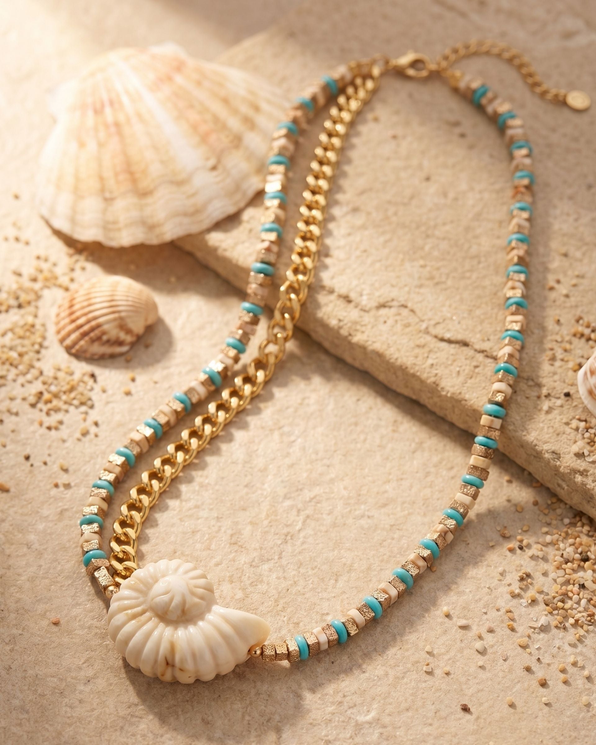 SEASHELL TREASURE GOLDEN SAND KOLYE