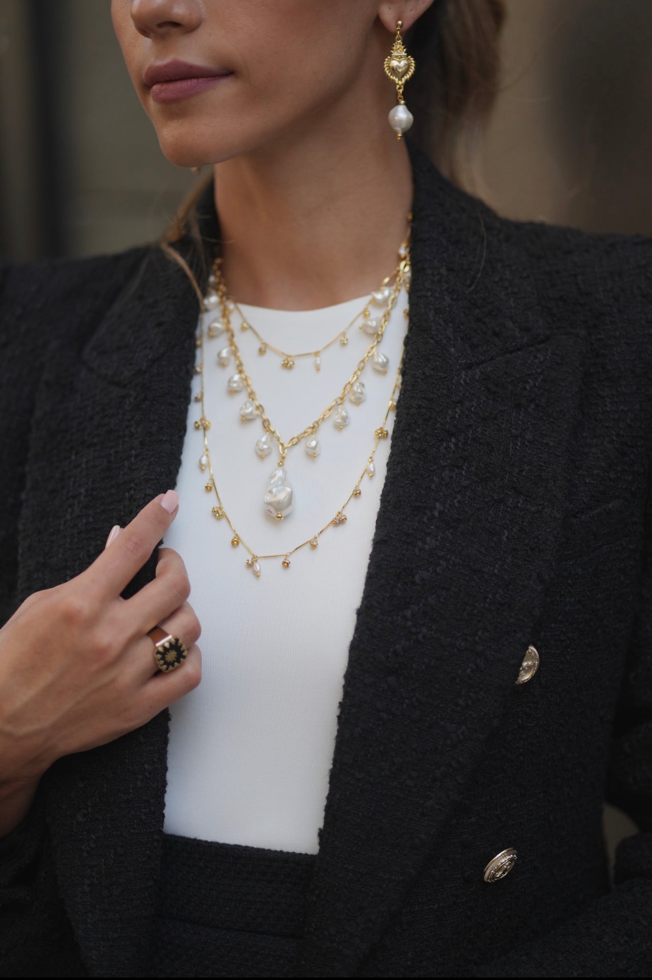 QUEEN BAROQUE PEARL LONG CHARM NECKLACE