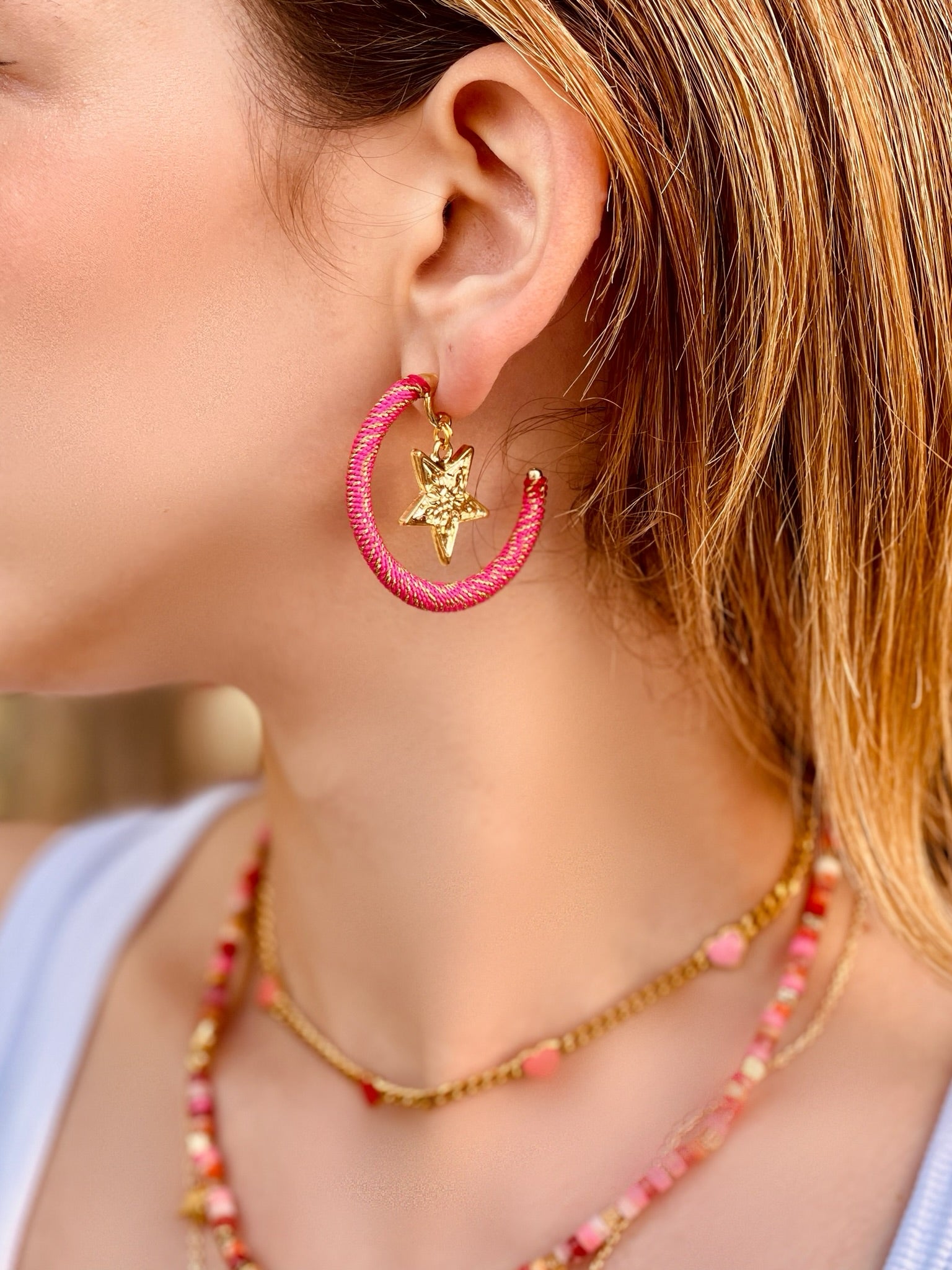 SUMMER TWIST PINK HOOP EARRINGS