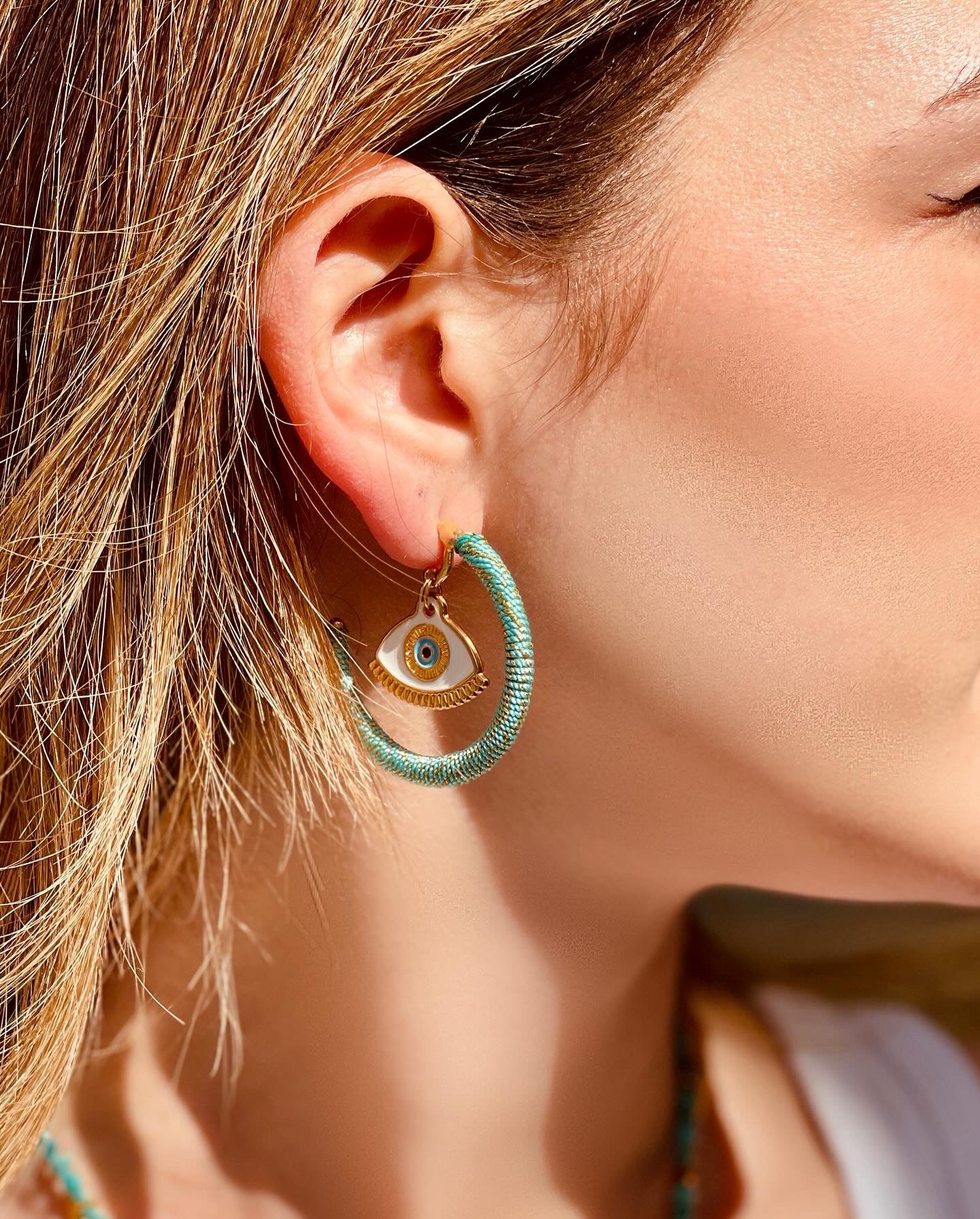 SUMMER TWIST TURQUOISE HOOP EARRINGS