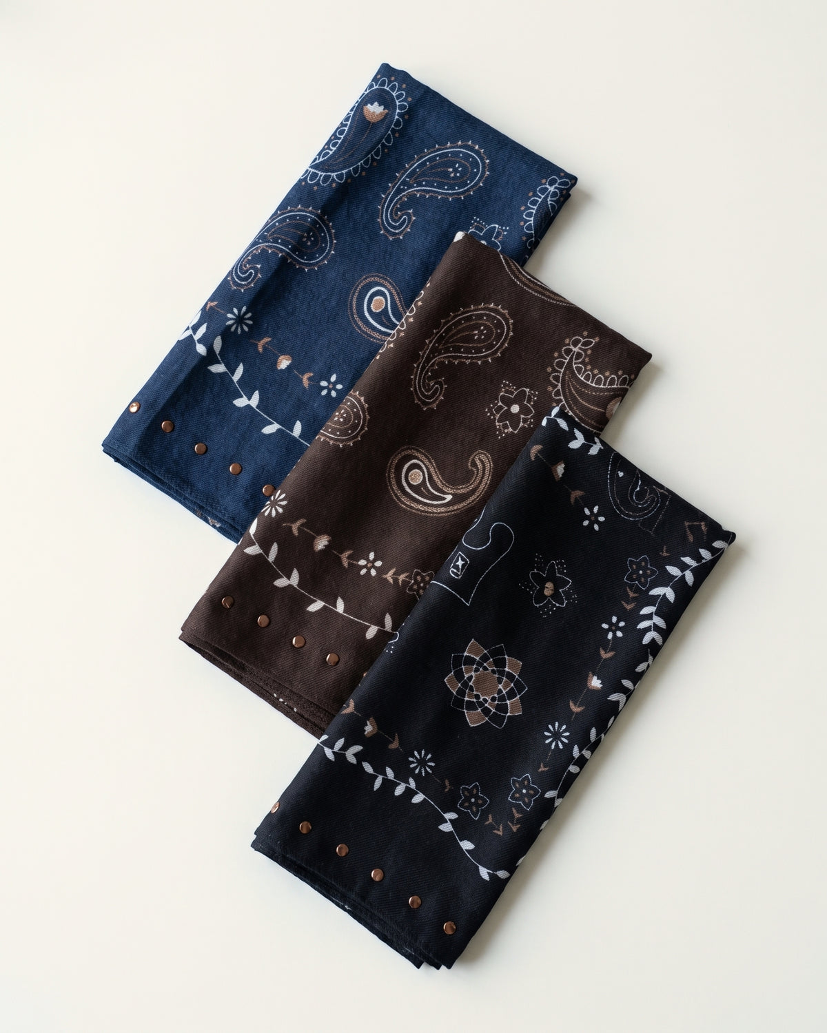 SOLANA STUD SCARF