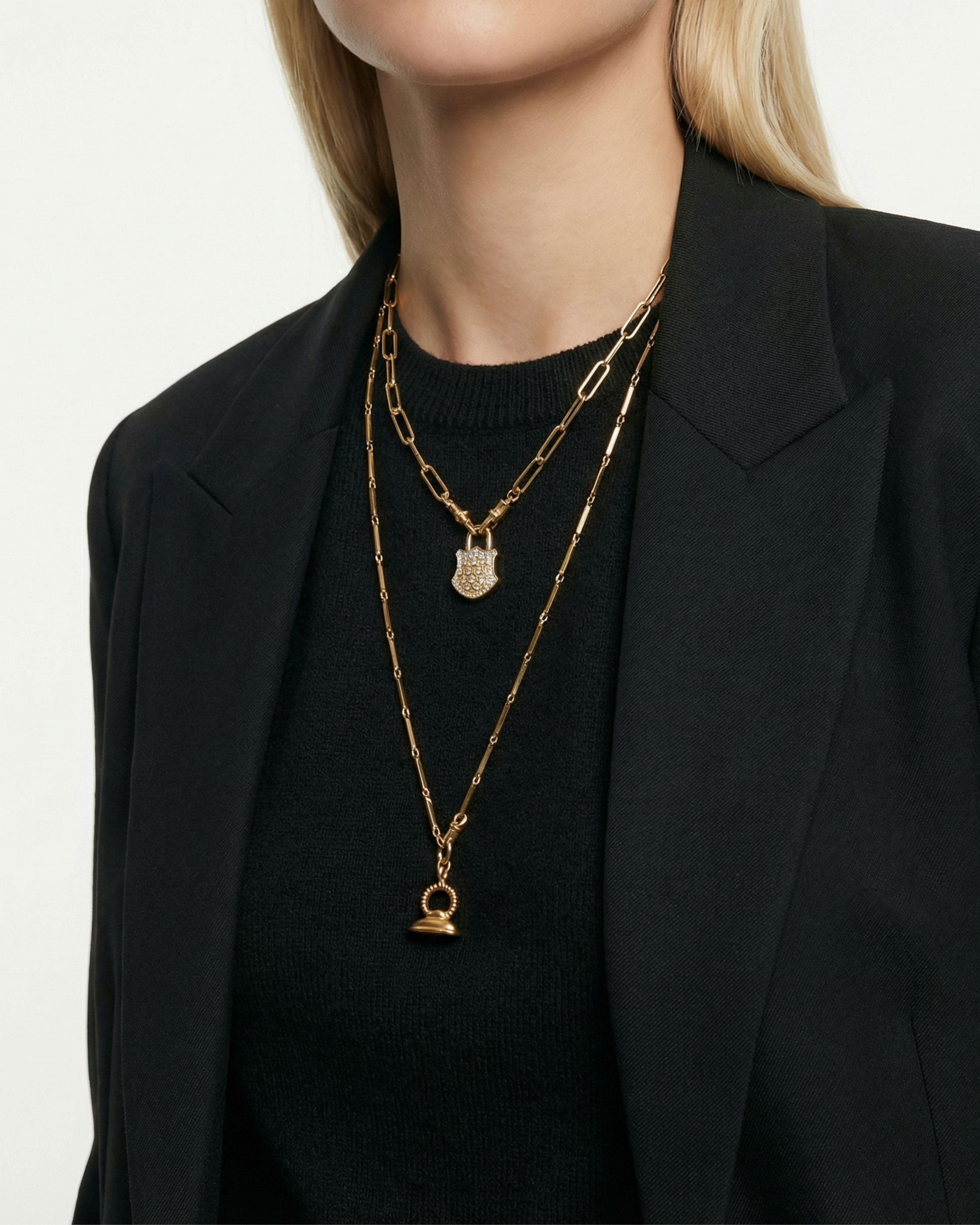 MIDNIGHT SEAL LONG CHAIN NECKLACE