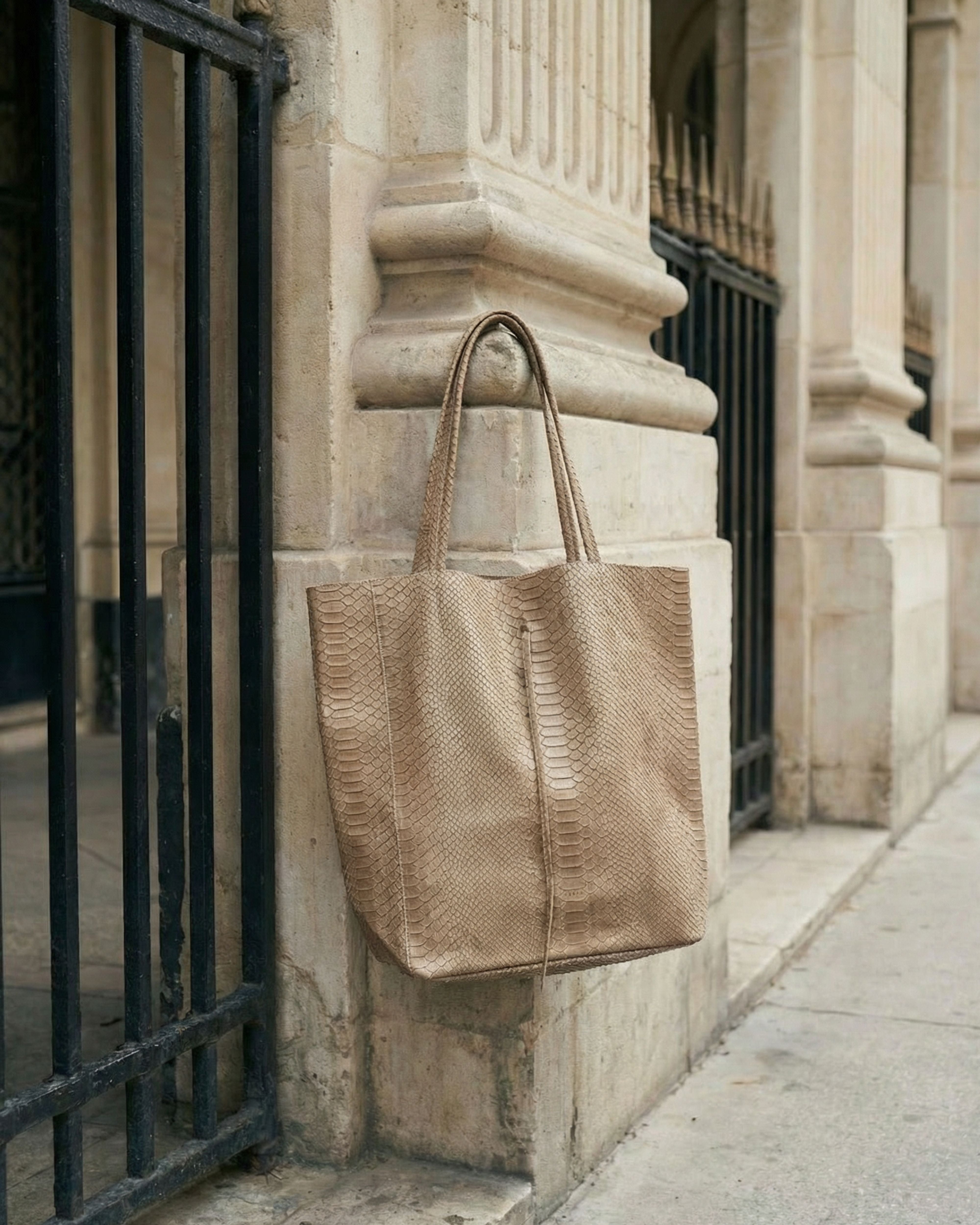 ESSENTIAL BEIGE LEATHER LARGE TOTE BAG