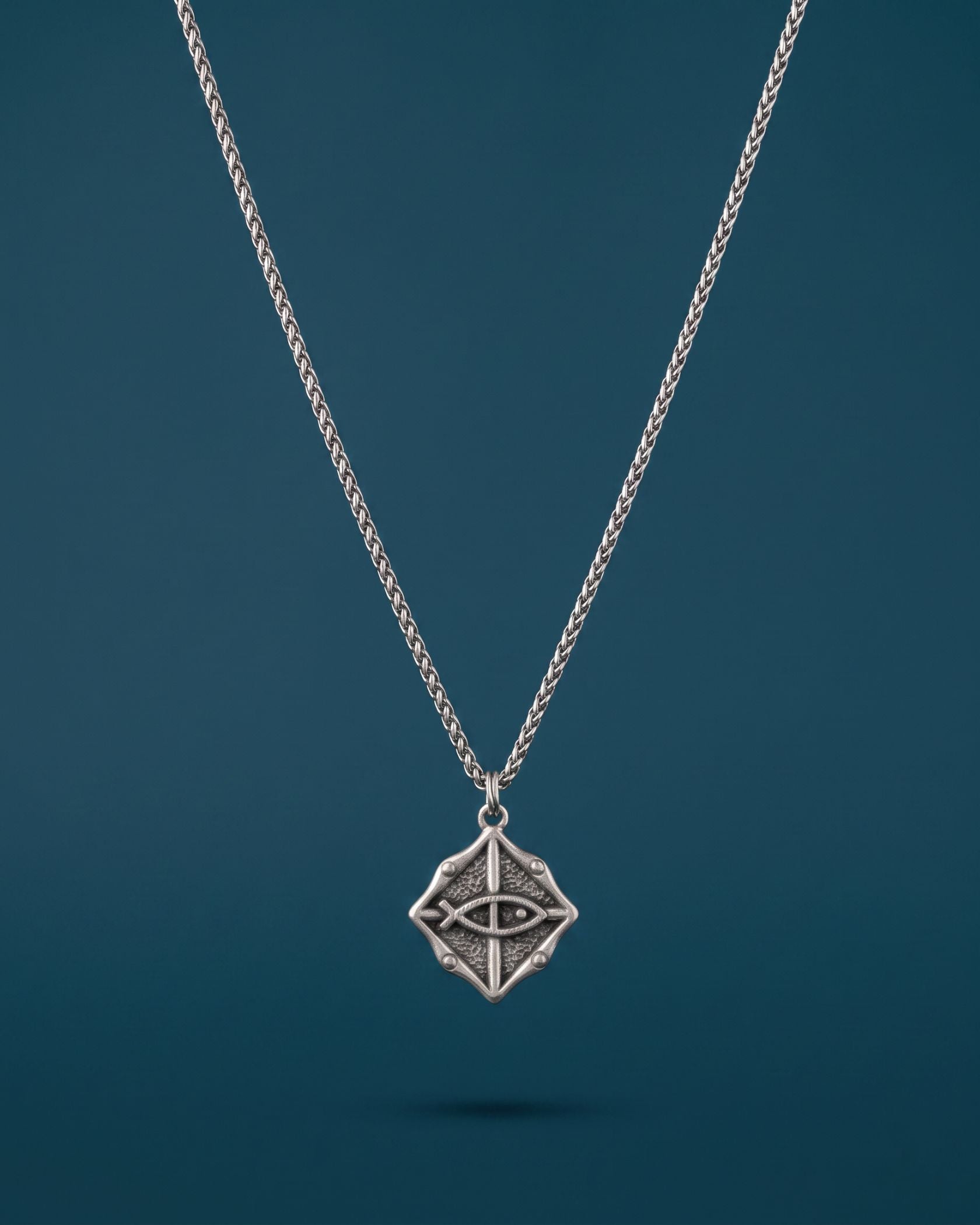 FISH CHAIN NECKLACE