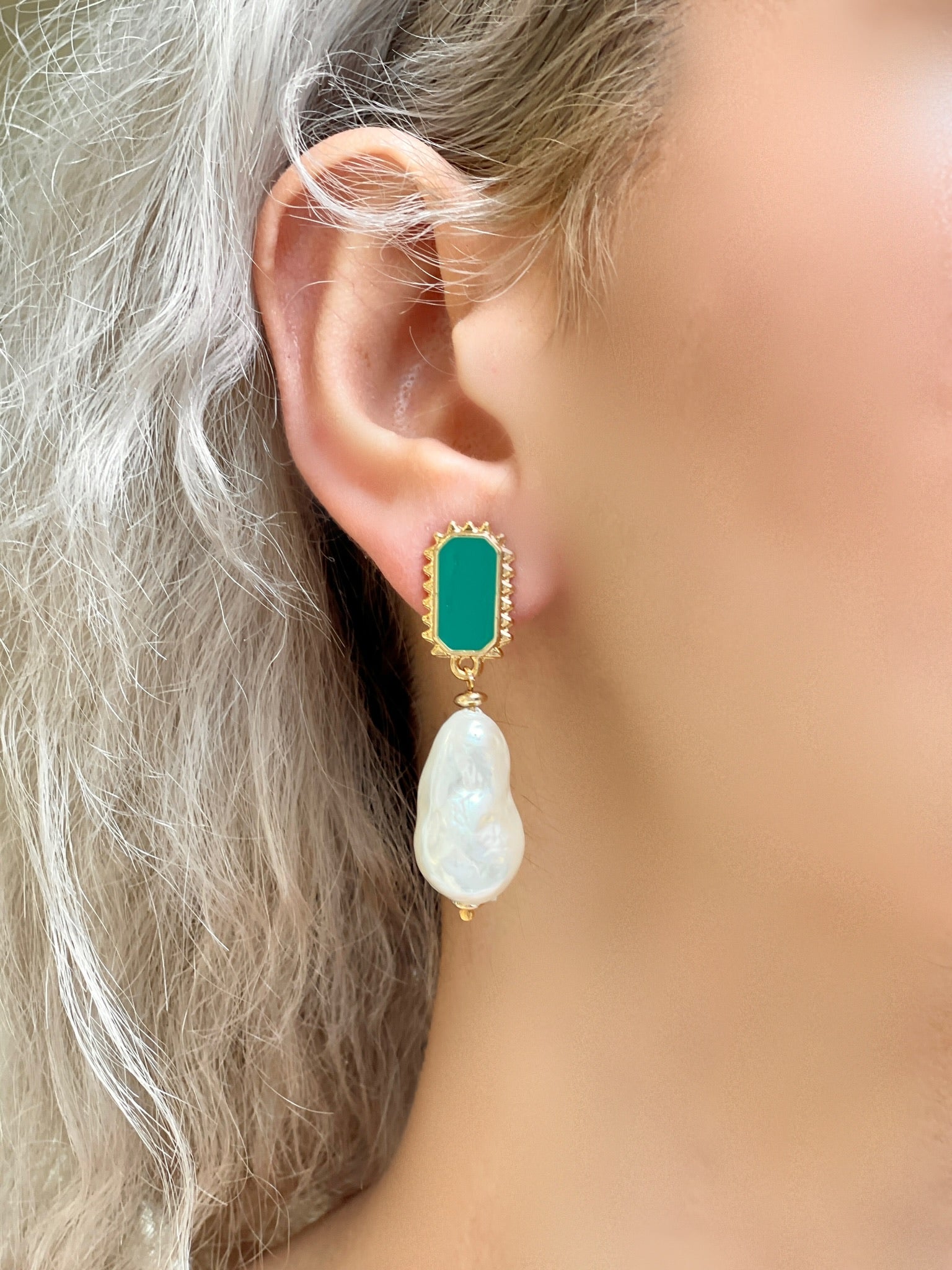 PORTOFINO EMERALD BAROQUE PEARL EARRINGS