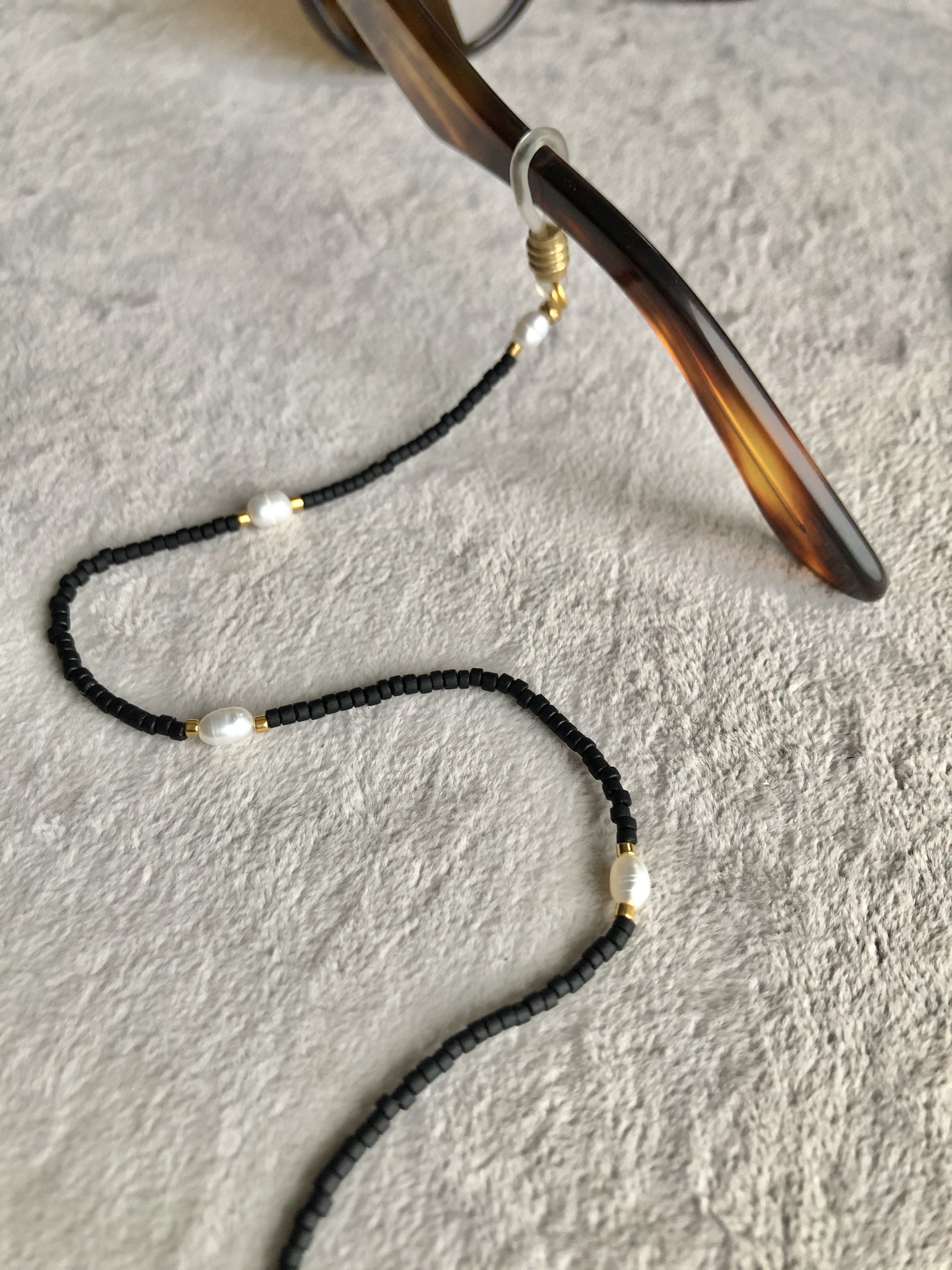 BLACK BEADED PEARL GLASSES CHAIN