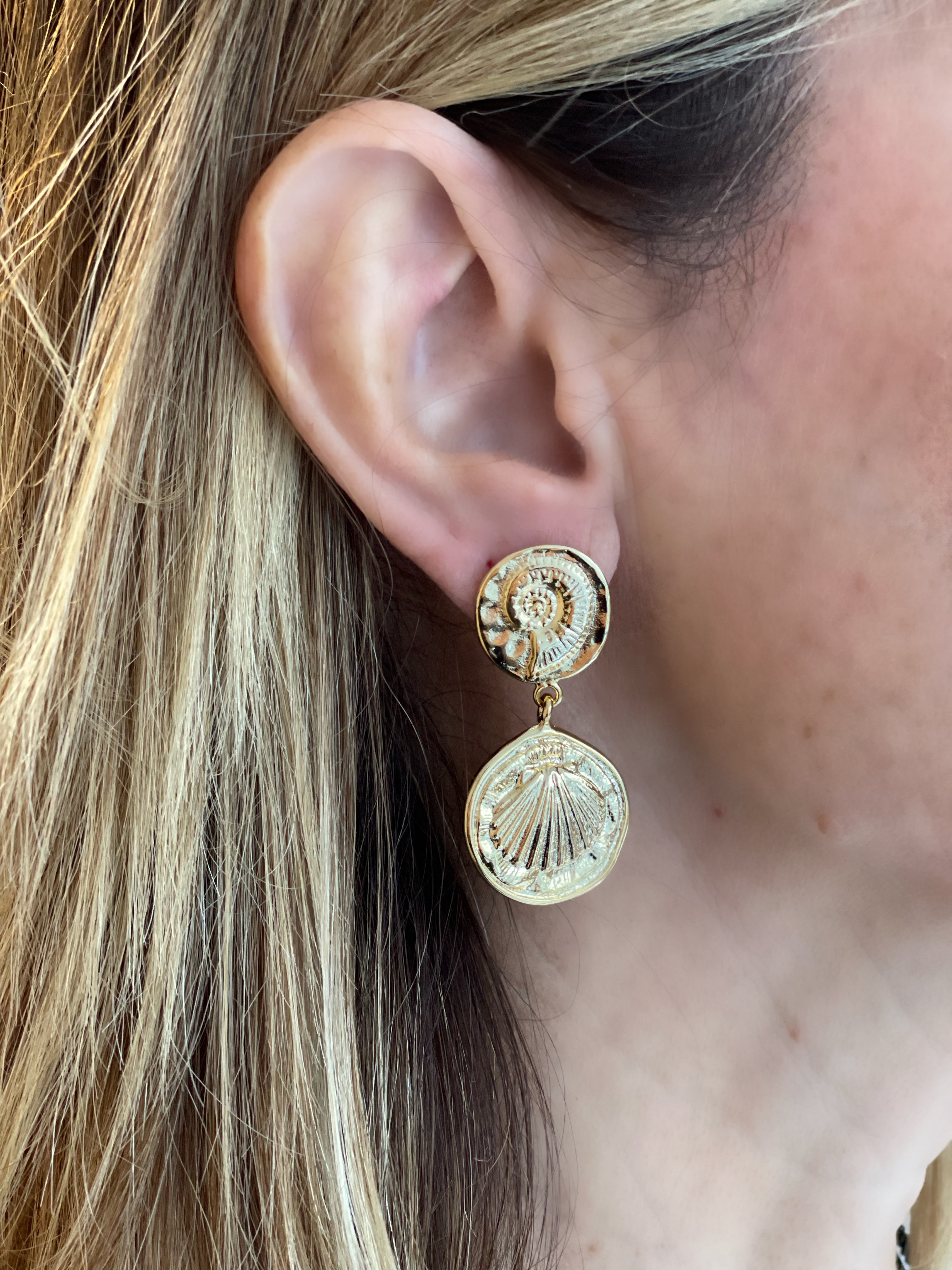 AMALFI OYSTER EARRINGS