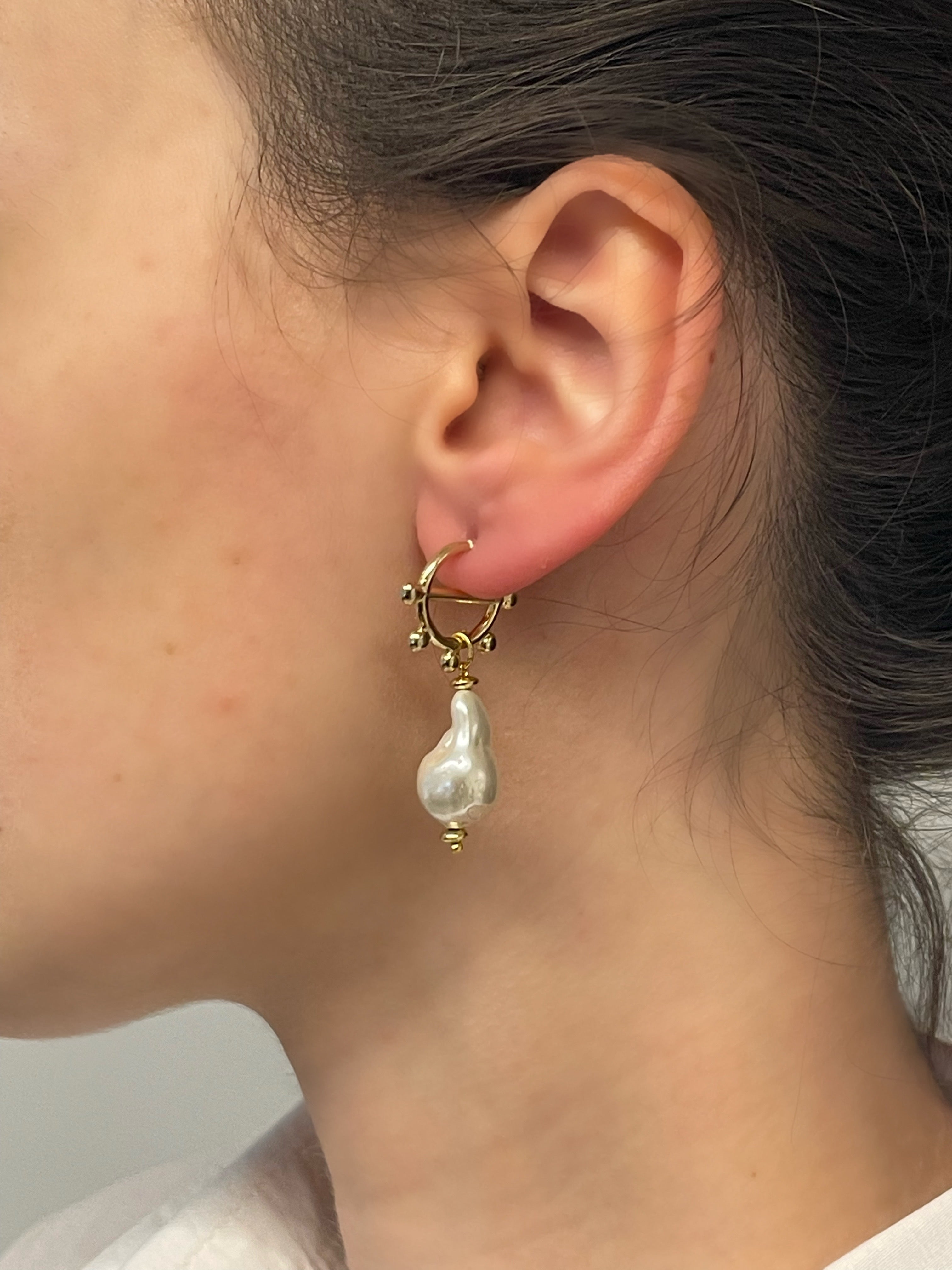 BAROQUE PEARL HOOP EARRINGS