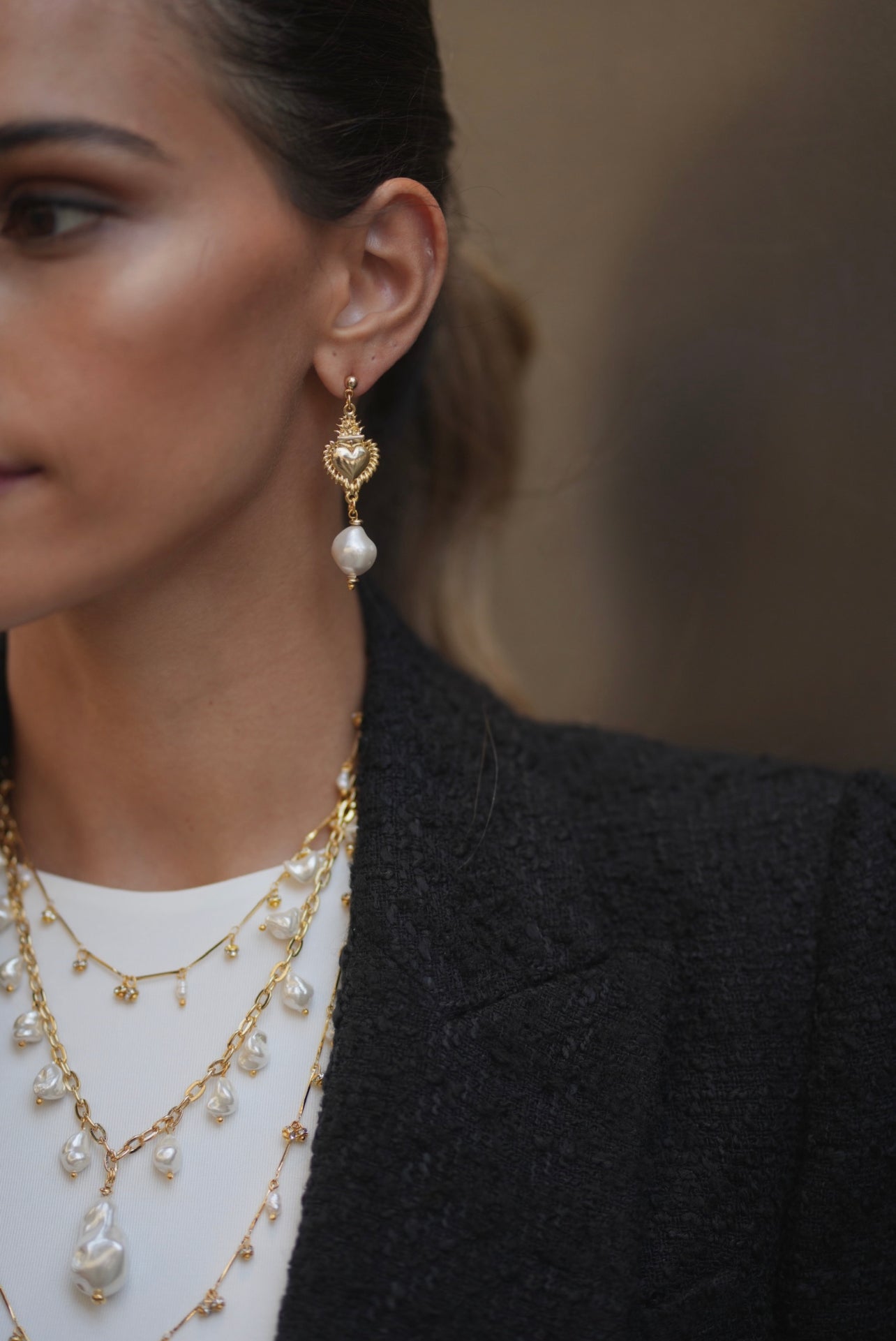 QUEEN BAROQUE PEARL LONG CHARM NECKLACE